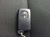 スマートキー1本付き!キーをポケットやカバンに入れておくだけでドアの施錠・開錠やエンジンスタートの操作が簡単です!