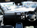 ■高速道路にて試乗走行を行い、THIRTY規定をクリアした車両のみの展示を徹底しています。