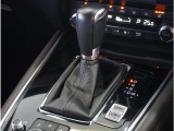 【シフトレバー】シフトもとても操作しやすいデザインになっております。運転する人の事を第一に考えた操作性の高い仕様です。