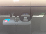 【シティブレーキアクティブシステム】低速走行中に前方の車両等を認識し、衝突しそうな時は警報とブレーキで衝突回避と被害軽減をアシスト。より安全にドライブをお楽しみいただけます。
