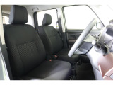 厚みがあって、座り心地のいいシート。運転席も助手席もリラックスしてゆったりと座れます。