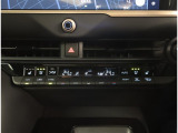 デザインもよく、居心地のよい運転席ですね。分かりやすいスイッチ類ですから操作もしやすく運転をサポートします。ぜひご来店いただき、実際にお座りいただいてステアリングを握ってみてください!