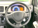 インテリアに合わせたデザインのステアリングは、運転される方のことも考え、運転しやすい形状、大きさです。是非一度、実際に触ってお確かめください。