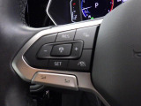 Travel Assist。設定した速度を上限に自動で加減速し、一定の車間距離,およ走行レーンを保つことでロングドライブの疲労を軽減します。
