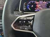 ハンドル左側:ACCアダプティブクルーズコントロールをこのボタンのみで行うことができます。運転中でもハンドル内にあることで視線の動き幅を抑えられ安全性を高めています。