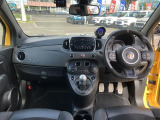 イタリア車ならではの美しさ、走りへのこだわりを感じるインテリアデザイン!
