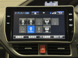 【純正10インチナビ】人気の大型10インチナビを装備。存在感のある大画面はインパクトも大!ナビ利用時のマップ表示は見やすく、テレビやDVDは臨場感がアップ!いつものドライブがグッと楽しくなります。