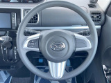 インテリアに合わせたデザインのステアリングは、運転される方のことも考え、運転しやすい形状、大きさです。是非一度、実際に触ってお確かめください。