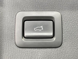 【パワーバックドア】スマートキーや運転席のボタンを押すだけでリアゲートが自動で開閉します!荷物を持っている時や、高い位置にあるバックドアを閉める際に便利な機能です♪