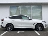 オリジナル・サービスもついたBMW自動車保険も取り扱っております。BMW自動車保険にご加入いただくと、万一のトラブルを24時間365日サポートするエマージェンシー・サービスの〈プレミアム〉をご利用いただけます。