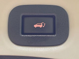 【パワーバックドア】スマートキーや運転席のボタンを押すだけでリアゲートが自動で開閉します!荷物を持っている時や、高い位置にあるバックドアを閉める際に便利な機能です♪