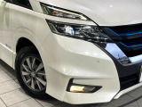 【LEDヘッドライト】悪天候や夜間走行時も良好な視界を確保し安心して運転できる高輝度LEDヘッドライトを装備!点灯速度が早く、消費電力も抑えられています。