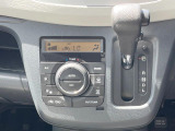 【オートエアコン】一度お好みの温度に設定すれば、車内の温度を検知し風量や温度を自動で調整。暑い…寒い…と何度もスイッチ操作をする必要はありません。快適な車内空間には必須の機能ですね♪