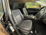 運転席シート廻りは使用感も少なく、良好な状態となっています。丁寧に使われていたことがよくわかりますね。