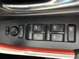 運転席ドア側パワーウィンドウ・ドアミラースイッチ。