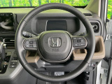 【純正革巻きステアリング】上質な革を使用することで、手にしっかり馴染みとても運転しやすいハンドルです♪