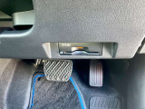 運転席の右下にETCがビルトインされています。高速道路では便利ですね!