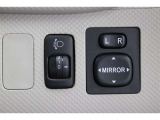 ヘッドライトはマニュアルレベリング機能付き。荷物をたくさん積んで車体が斜めになった時などにヘッドライトの高さを調節する機能です。