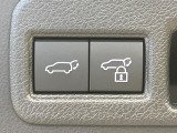 【パワーバックドア】スマートキーや運転席のボタンを押すだけでリアゲートが自動で開閉します!荷物を持っている時や、高い位置にあるバックドアを閉める際に便利な機能です♪