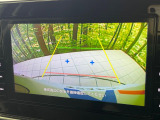 【バックカメラ】駐車時に後方がリアルタイム映像で確認できます。大型商業施設や立体駐車場での駐車時や、夜間のバック時に大活躍!運転スキルに関わらず、今や必須となった装備のひとつです!