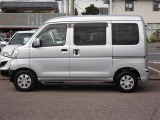 広々とした車内空間に優れた燃費性能。更にデザインも上質で人気のお車です!