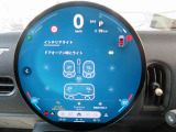 ◆インスツルメントパネルやインテリアトリムなどは、調和しなが洗練された室内を作り上げ、スイッチ類によって、優れた操作性をも実現。ドライバーの視線や動線を考え、人間工学に基づきデザインされています◆