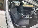 自社整備工場併設! 納車整備からアフターフォローまでお任せください。 車検や定期点検、オイル交換はもちろん、ナビやドラレコ、バックカメラ、ETC等の取り付けも当店にお任せください。