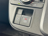 【電動パーキングブレーキ】ブレーキを踏んで停車したときにブレーキペダルから足を離しても停車状態を維持することができます。