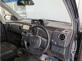 見通しのよいすっきりとした視界で、誰でも運転しやすいです。運転のしやすさは疲れにくさにも繋がりますよ♪