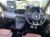 スポーツステアリング&パドルシフトで軽快な走りを楽しめる1台です。