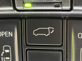 【パワーバックドア】スマートキーや運転席のボタンを押すだけでリアゲートが自動で開閉します!荷物を持っている時や、高い位置にあるバックドアを閉める際に便利な機能です♪