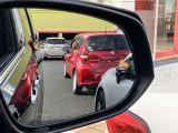 ブラインドスポットモニター★後方側から接近してくる車両等を検知して危険を知らせしてくれる大変便利な機能です!