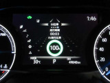 ディスプレイには、平均燃費、外気温、航続可能距離などの情報が表示されます。