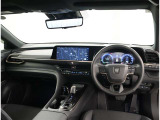 デザインもよく、居心地のよい運転席ですね。分かりやすいスイッチ類ですから操作もしやすく運転をサポートします。ぜひご来店いただき、実際にお座りいただいてステアリングを握ってみてください!