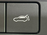 【パワーバックドア】スマートキーや運転席のボタンを押すだけでリアゲートが自動で開閉します!荷物を持っている時や、高い位置にあるバックドアを閉める際に便利な機能です♪