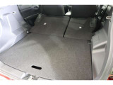 後部座席を倒せば、大きな荷物もOK♪