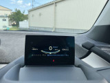 シンプルメーターでも必要な情報はしっかりあります。エコな気持ちで運転したくなります。