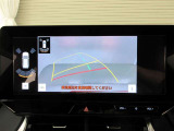 バックガイドモニターで、後方を確認しながら安心して駐車することができます。