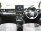 使いやすく運転しやすいレイアウトの運転席回り。