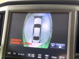 【パノラミックビューモニター】専用のカメラにより、上から見下ろしたような視点で360度クルマの周囲を確認することができます☆死角部分も確認しやすく、狭い場所での切り返しや駐車もスムーズに行えます。