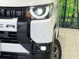 【LEDヘッドライト】悪天候や夜間走行時も良好な視界を確保し安心して運転できる高輝度LEDヘッドライトを装備!点灯速度が早く、消費電力も抑えられています。