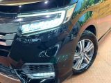 【LEDヘッドライト】悪天候や夜間走行時も良好な視界を確保し安心して運転できる高輝度LEDヘッドライトを装備!点灯速度が早く、消費電力も抑えられています。
