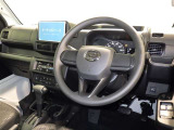 運転の際、常に目にする部分だけにシックで飽きのこないデザインが良いですね。