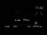 ディスプレイには、平均燃費、外気温、航続可能距離などの情報が表示されます。
