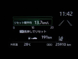 イグニッションONで鮮やかに発光するメーター。
