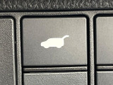 【パワーバックドア】スマートキーや運転席のボタンを押すだけでリアゲートが自動で開閉します!荷物を持っている時や、高い位置にあるバックドアを閉める際に便利な機能です♪
