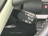 【クルーズコントロール】高速道路もラクラク走行。アクセルを離しても一定速度で走行ができ、長距離運転時の負担を軽減!加速・減速も簡単なスイッチ操作で調整できます。
