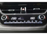 運転席と助手席、それぞれ温度調節ができ、オールシーズン快適なオートエアコンとなっております!