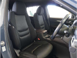 【清潔感のある運転席&助手席】隅々までクリーニングの行き届いた運転席&助手席。目立ったシミや汚れ等もございません。快適なドライブをどうぞ。