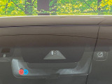 【トヨタセーフティセンス】走行中に前方の車両等を認識し、衝突しそうな時は警報とブレーキで衝突回避と被害軽減をアシスト。より安全にドライブをお楽しみいただけます。